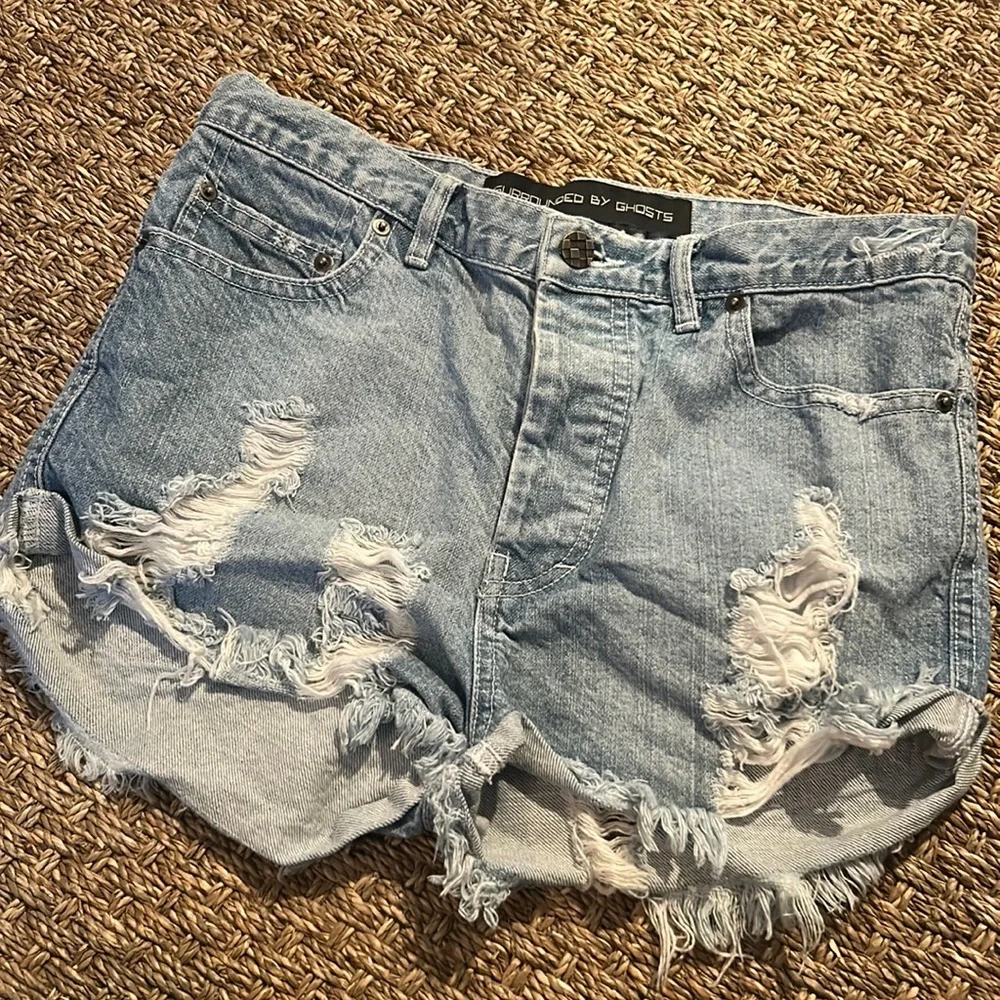 Surrounded by Ghosts Streetwear Light Wash Distressed Denim Shorts Size 26